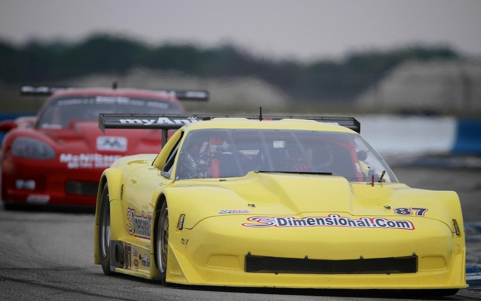 Peterson leads second practice but Ave holds top spot